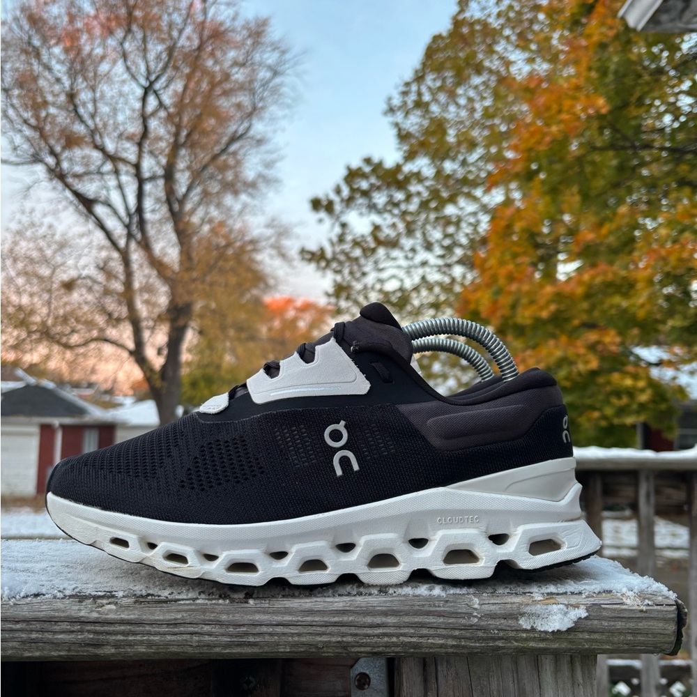 ON Cloudstratus 3 Womens Black Frost W Size 8 (3WD30121197)
